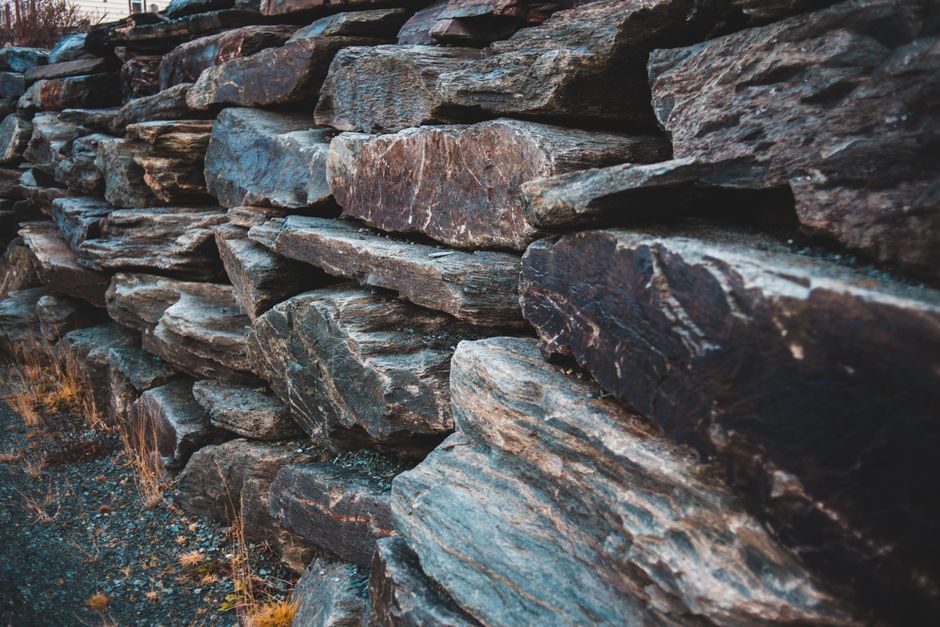 Stone Walling Techniques for Rural Boundaries: Dry Stone, Mortared, and Everything Between